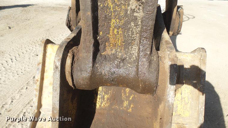 image for item DC1911 1998 John Deere 690E LC excavator