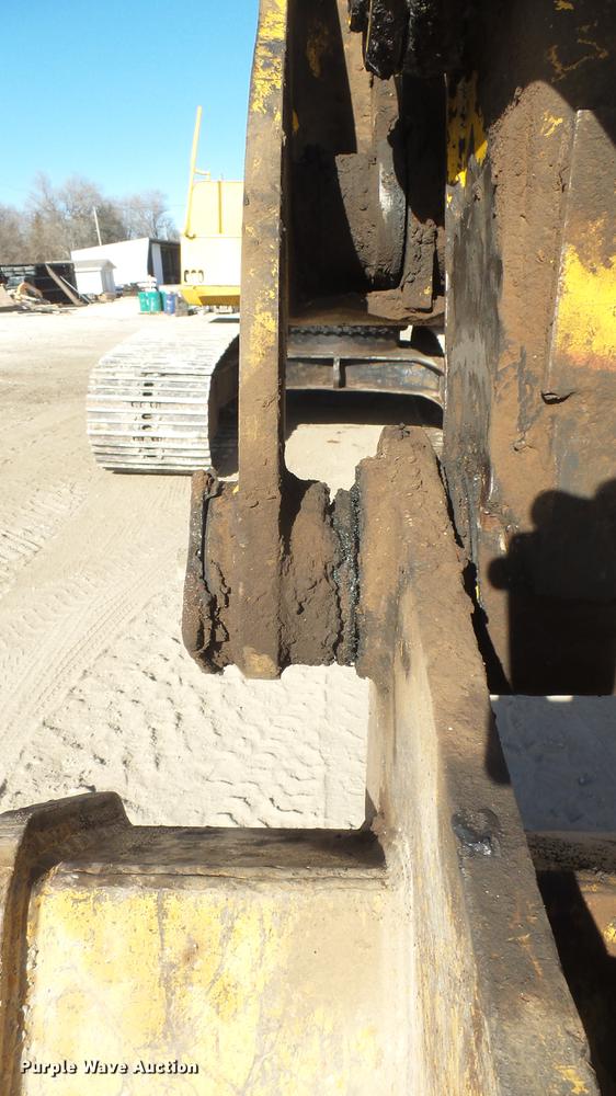 image for item DC1911 1998 John Deere 690E LC excavator