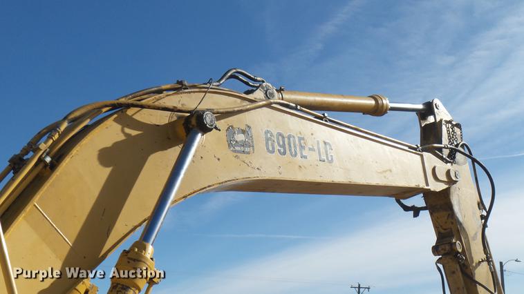 image for item DC1911 1998 John Deere 690E LC excavator