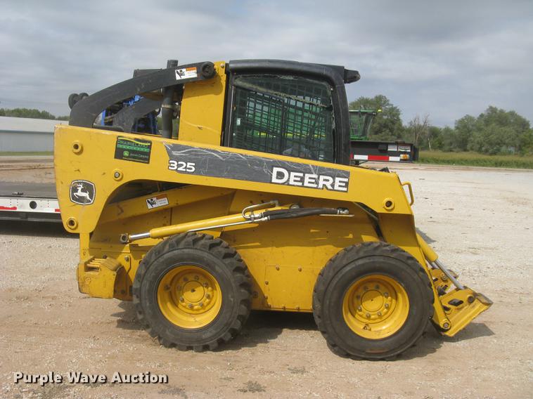 image for item DC2466 2008 John Deere 325 skid steer