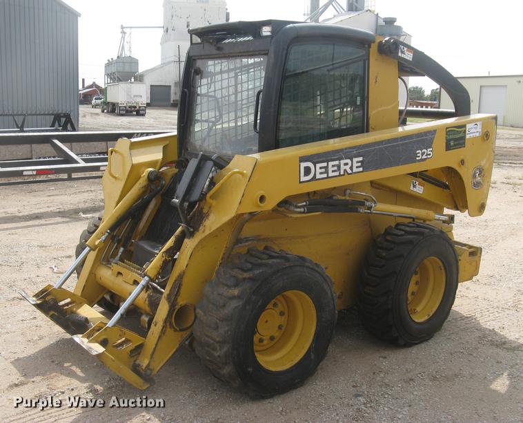 image for item DC2466 2008 John Deere 325 skid steer