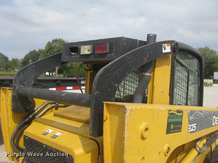 image for item DC2466 2008 John Deere 325 skid steer