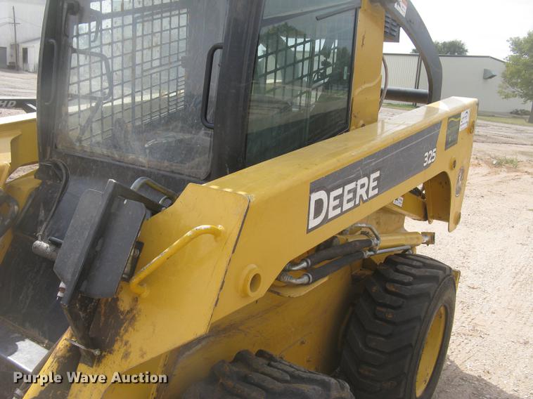 image for item DC2466 2008 John Deere 325 skid steer