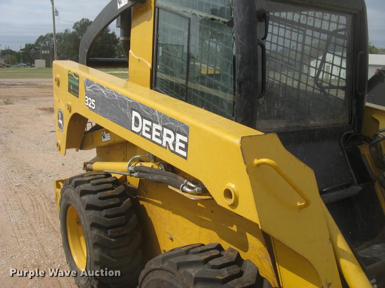 image for item DC2466 2008 John Deere 325 skid steer