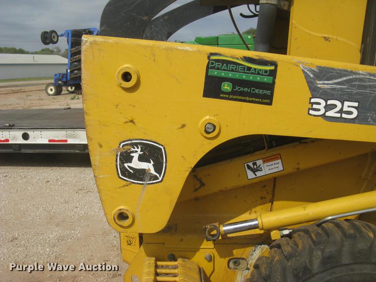 image for item DC2466 2008 John Deere 325 skid steer