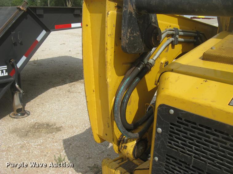 image for item DC2466 2008 John Deere 325 skid steer