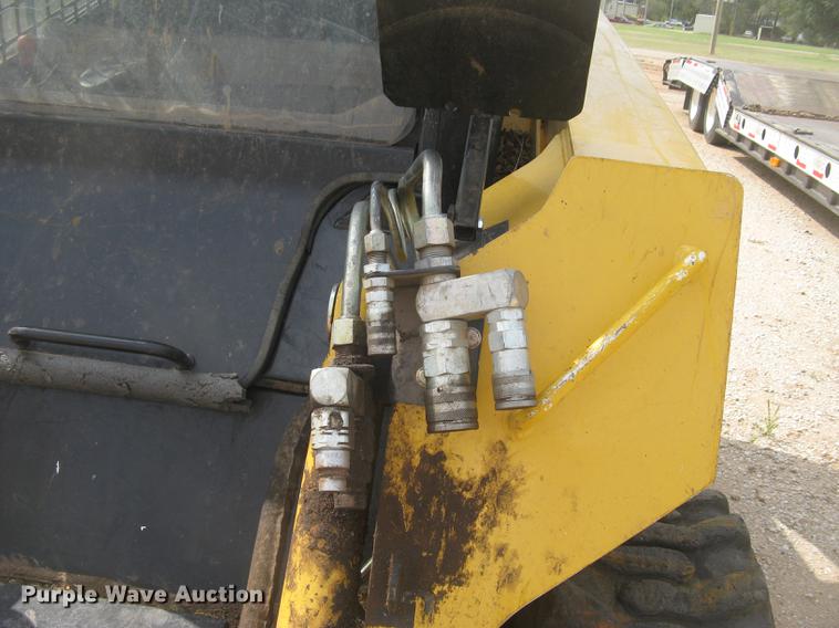 image for item DC2466 2008 John Deere 325 skid steer