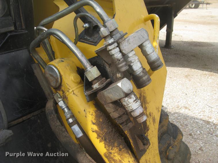 image for item DC2466 2008 John Deere 325 skid steer