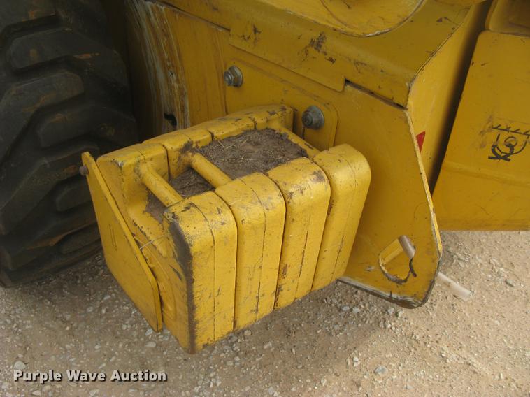 image for item DC2466 2008 John Deere 325 skid steer