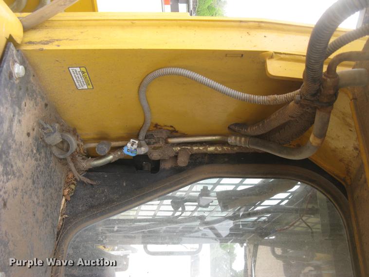 image for item DC2466 2008 John Deere 325 skid steer