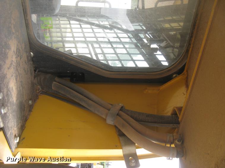 image for item DC2466 2008 John Deere 325 skid steer