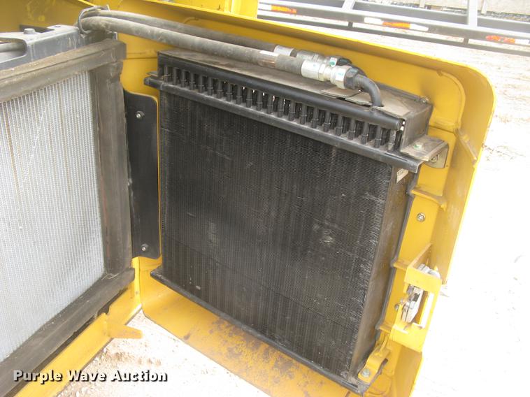 image for item DC2466 2008 John Deere 325 skid steer