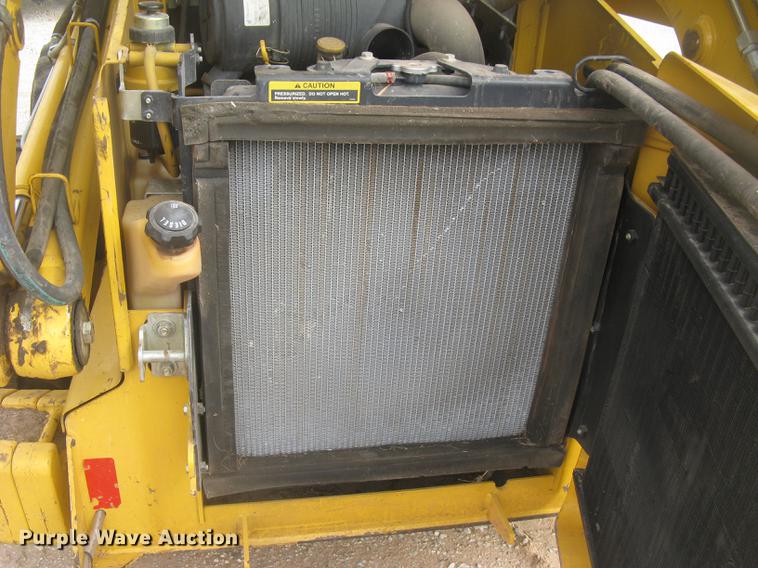 image for item DC2466 2008 John Deere 325 skid steer