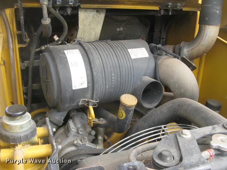 image for item DC2466 2008 John Deere 325 skid steer