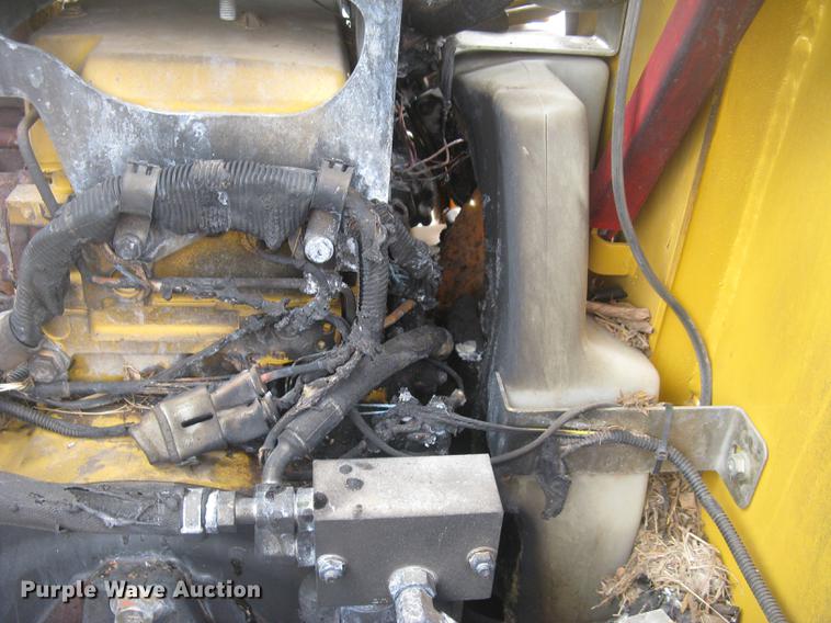 image for item DC2466 2008 John Deere 325 skid steer