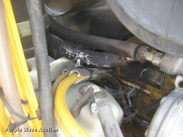 image for item DC2466 2008 John Deere 325 skid steer