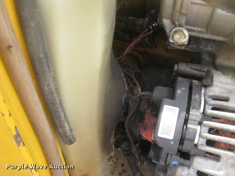 image for item DC2466 2008 John Deere 325 skid steer