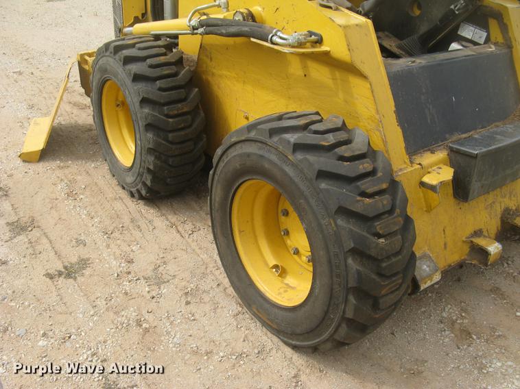 image for item DC2466 2008 John Deere 325 skid steer