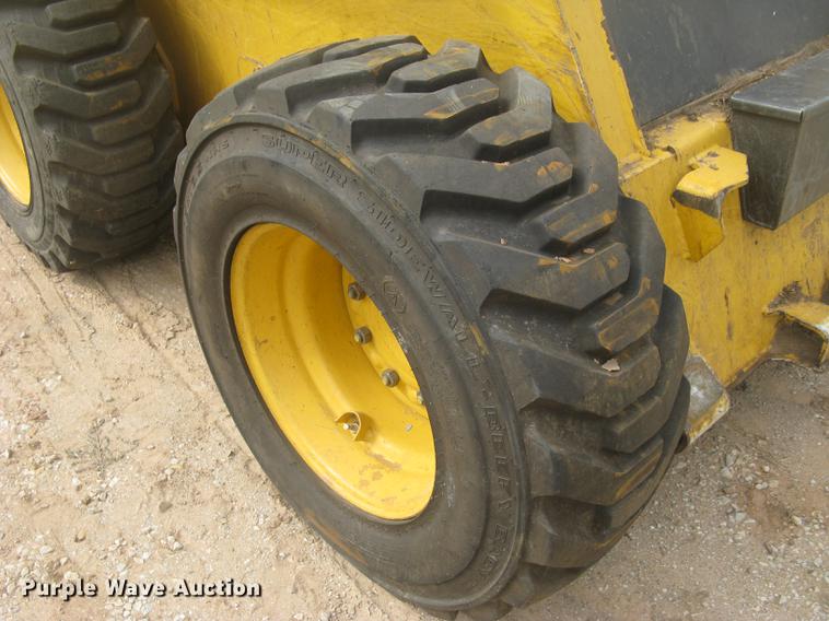 image for item DC2466 2008 John Deere 325 skid steer