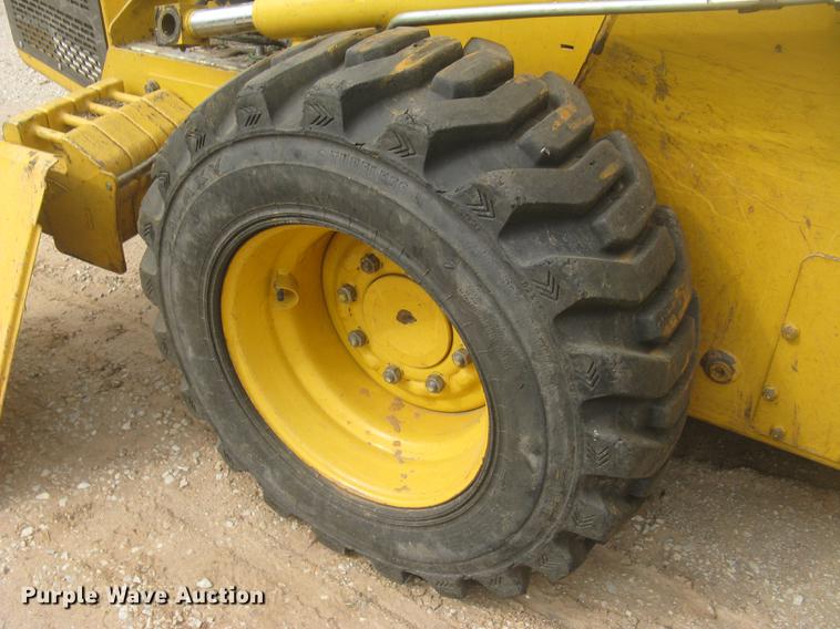 image for item DC2466 2008 John Deere 325 skid steer