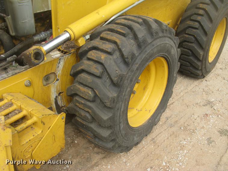 image for item DC2466 2008 John Deere 325 skid steer