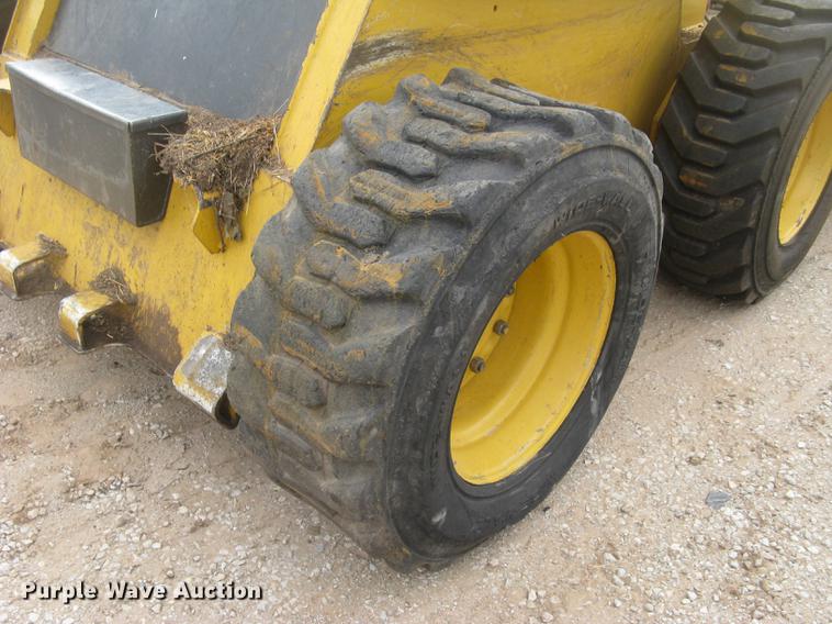 image for item DC2466 2008 John Deere 325 skid steer