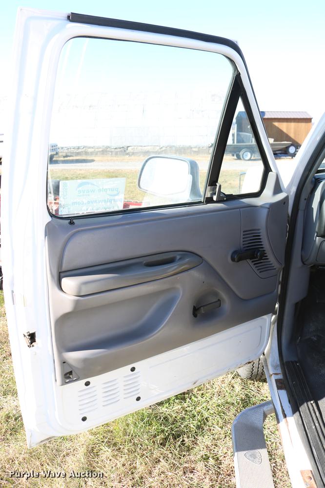 image for item DC3586 1997 Ford F250 service truck