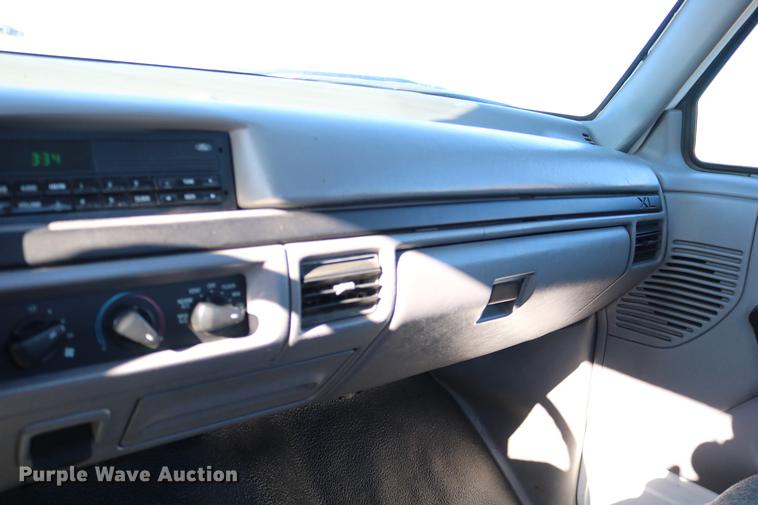 image for item DC3586 1997 Ford F250 service truck