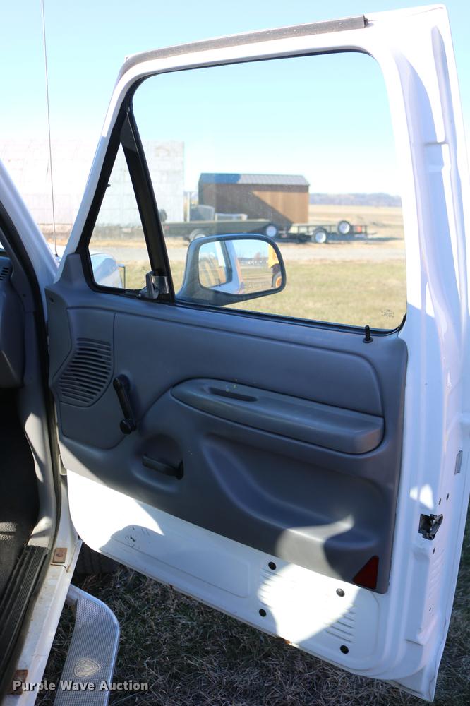 image for item DC3586 1997 Ford F250 service truck