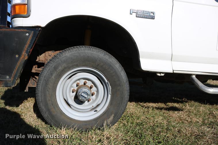 image for item DC3586 1997 Ford F250 service truck