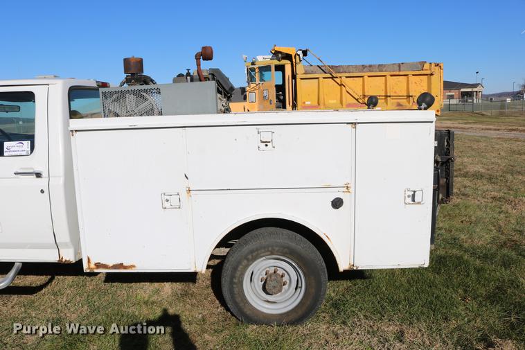 image for item DC3586 1997 Ford F250 service truck