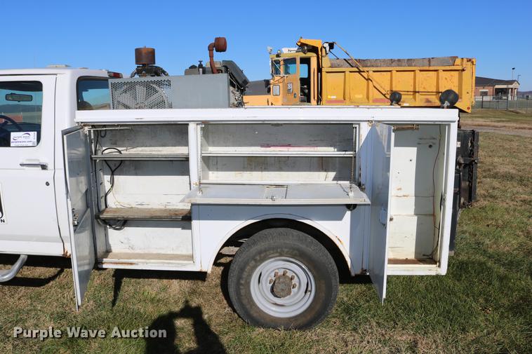 image for item DC3586 1997 Ford F250 service truck