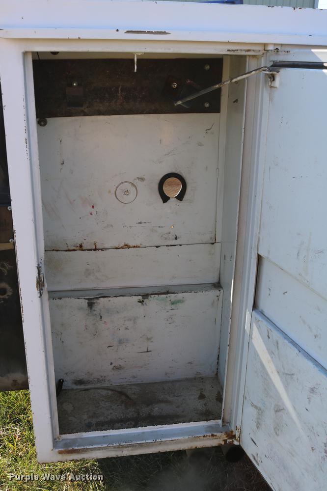 image for item DC3586 1997 Ford F250 service truck