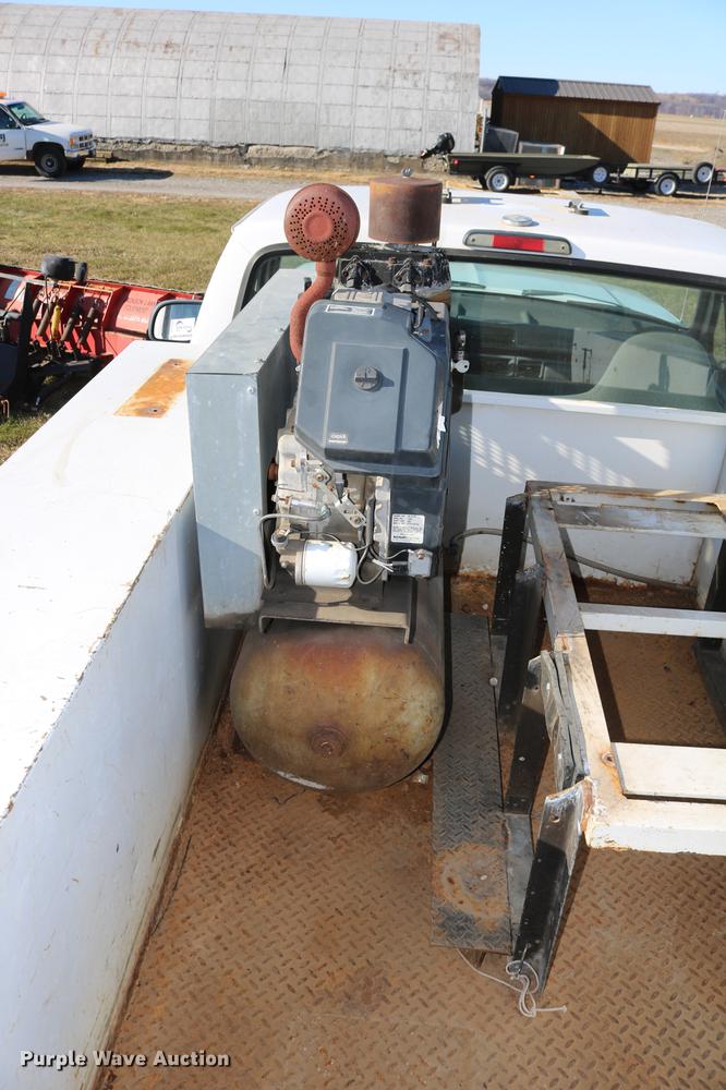 image for item DC3586 1997 Ford F250 service truck