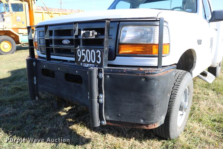 image for item DC3586 1997 Ford F250 service truck