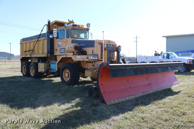 image for item DC3587 1994 Oshkosh PA-2546-4 dump truck