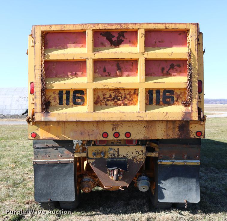 image for item DC3587 1994 Oshkosh PA-2546-4 dump truck