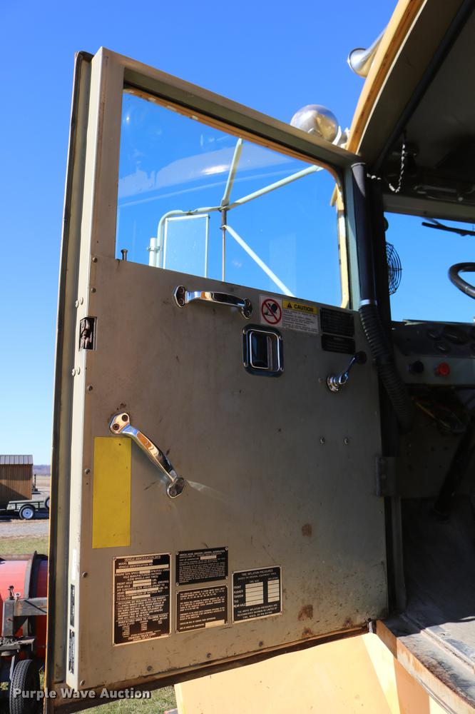 image for item DC3587 1994 Oshkosh PA-2546-4 dump truck