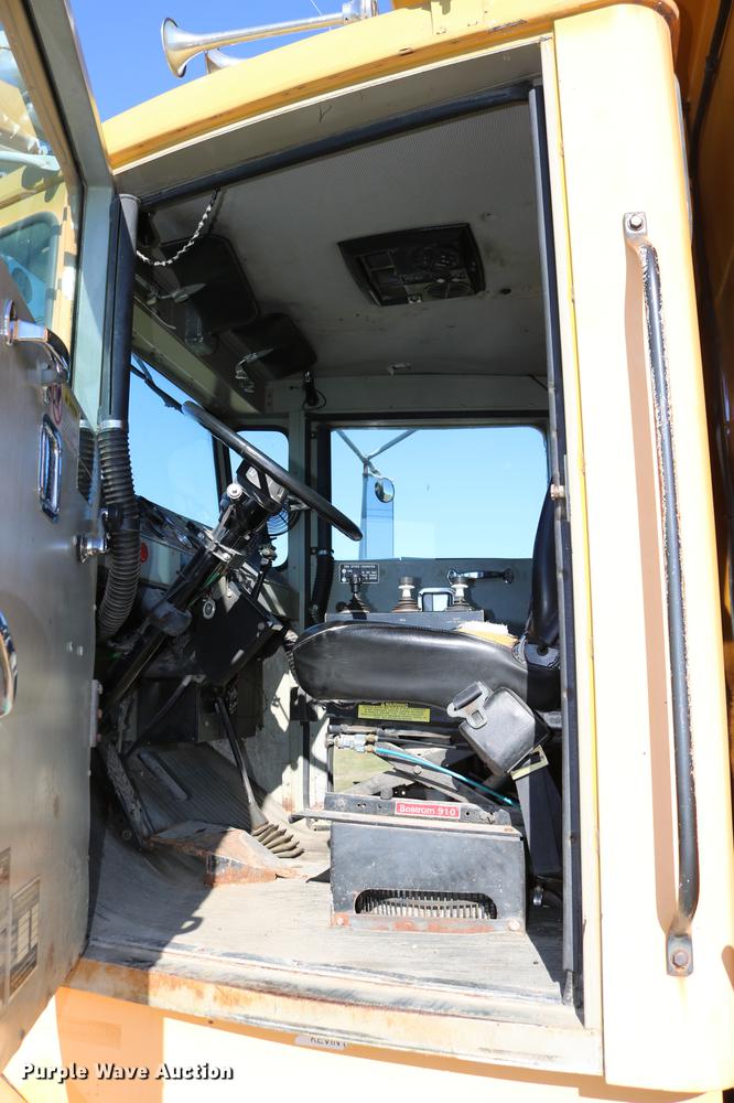 image for item DC3587 1994 Oshkosh PA-2546-4 dump truck