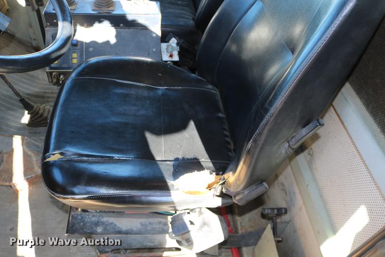 image for item DC3587 1994 Oshkosh PA-2546-4 dump truck