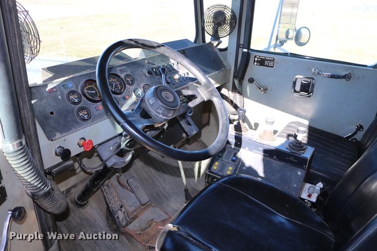 image for item DC3587 1994 Oshkosh PA-2546-4 dump truck