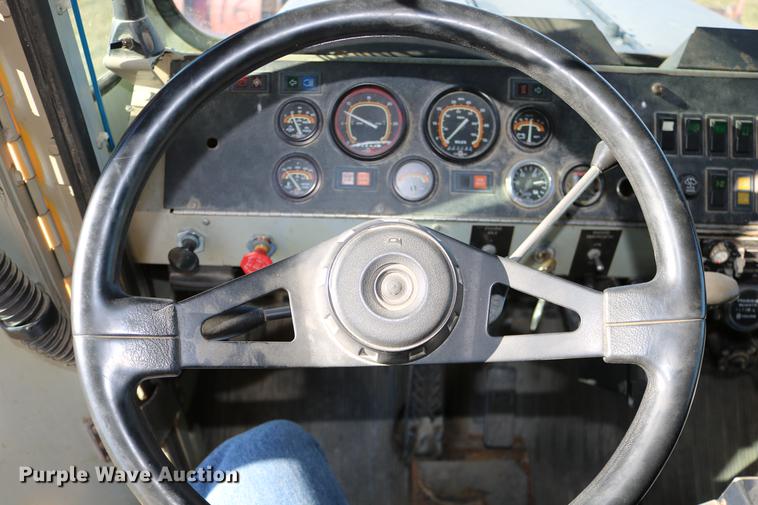 image for item DC3587 1994 Oshkosh PA-2546-4 dump truck