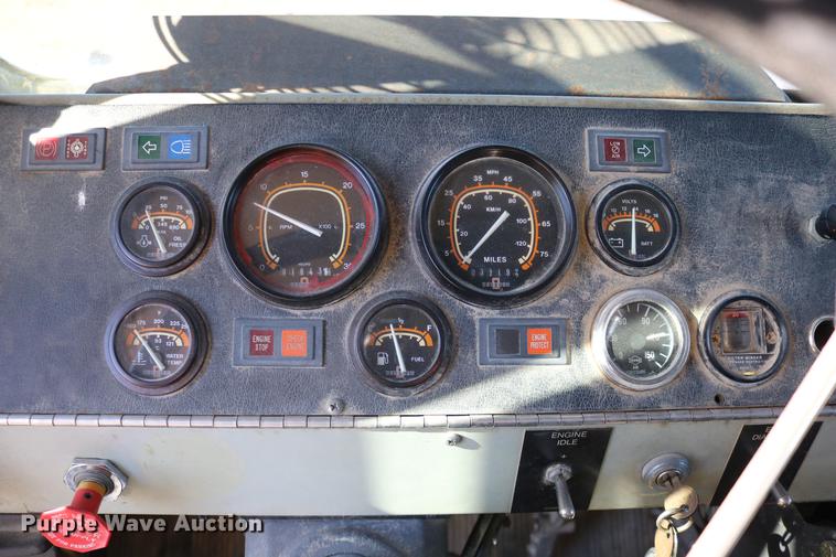 image for item DC3587 1994 Oshkosh PA-2546-4 dump truck