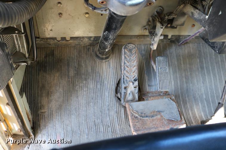 image for item DC3587 1994 Oshkosh PA-2546-4 dump truck