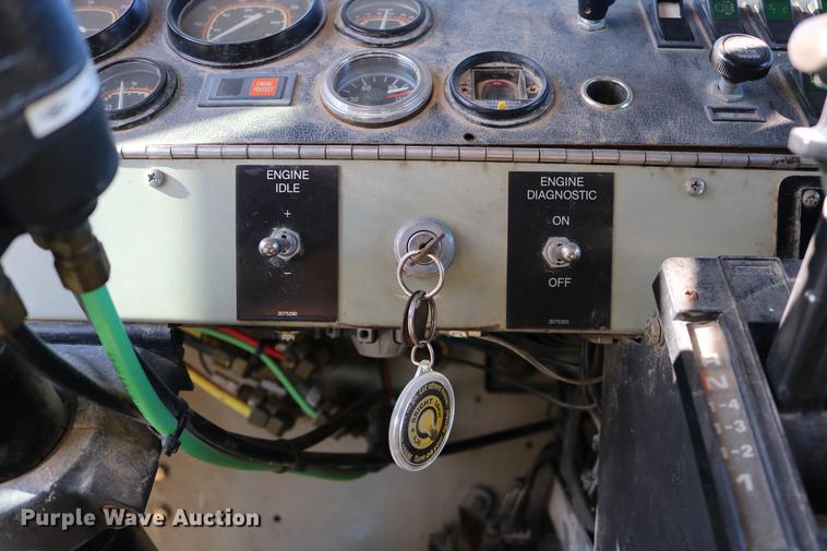 image for item DC3587 1994 Oshkosh PA-2546-4 dump truck