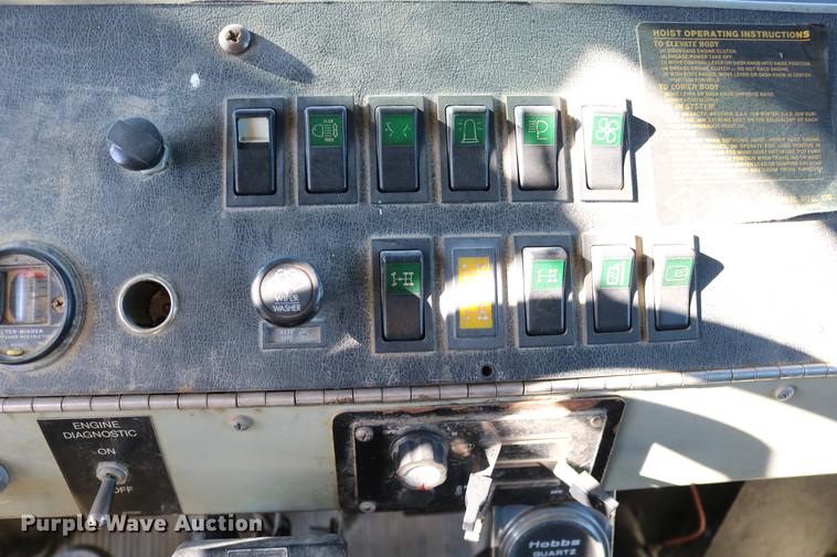 image for item DC3587 1994 Oshkosh PA-2546-4 dump truck