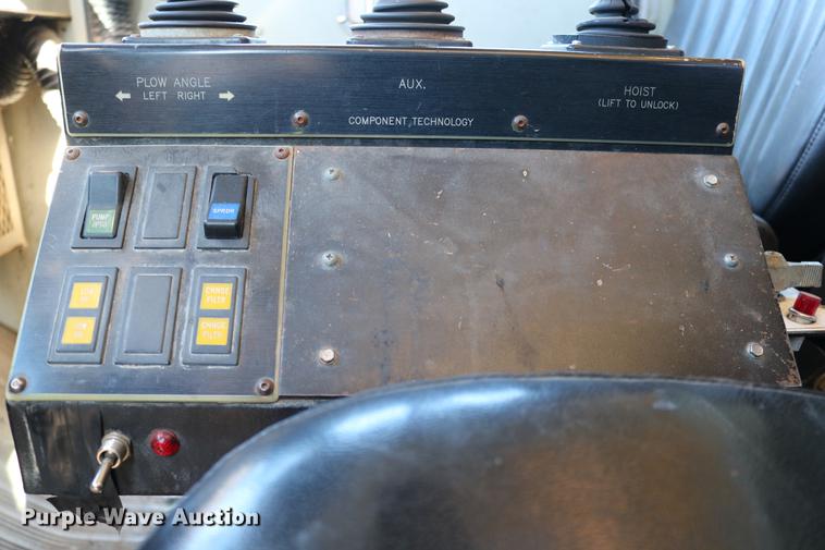 image for item DC3587 1994 Oshkosh PA-2546-4 dump truck