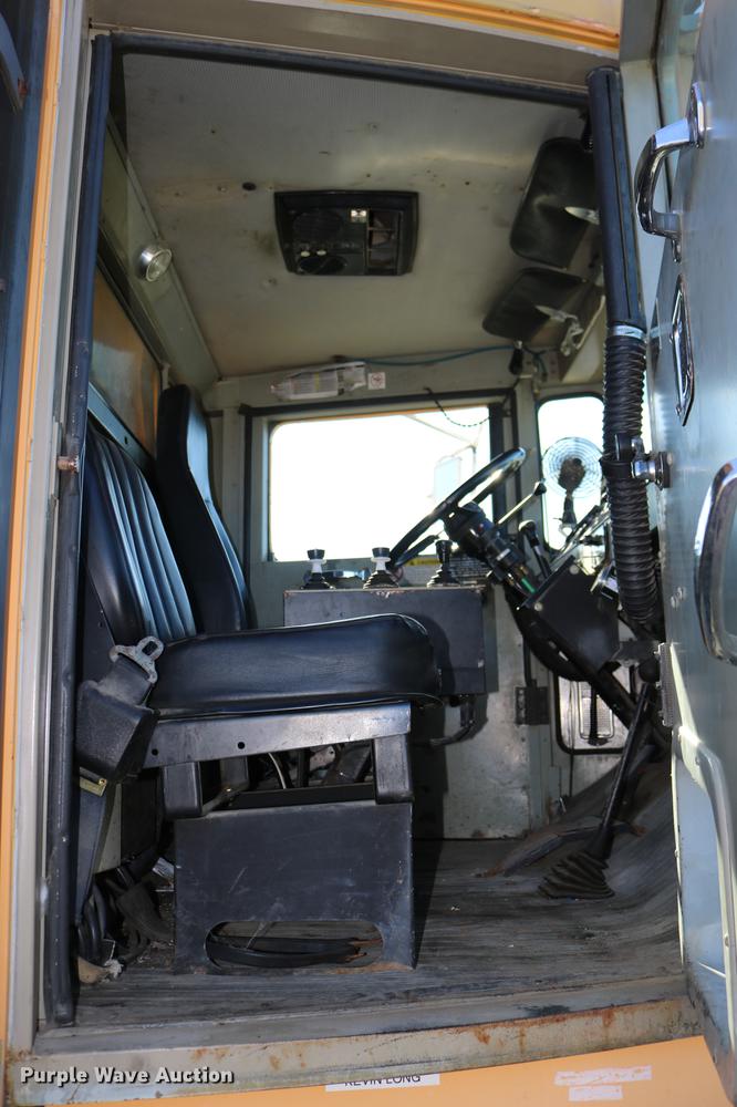 image for item DC3587 1994 Oshkosh PA-2546-4 dump truck