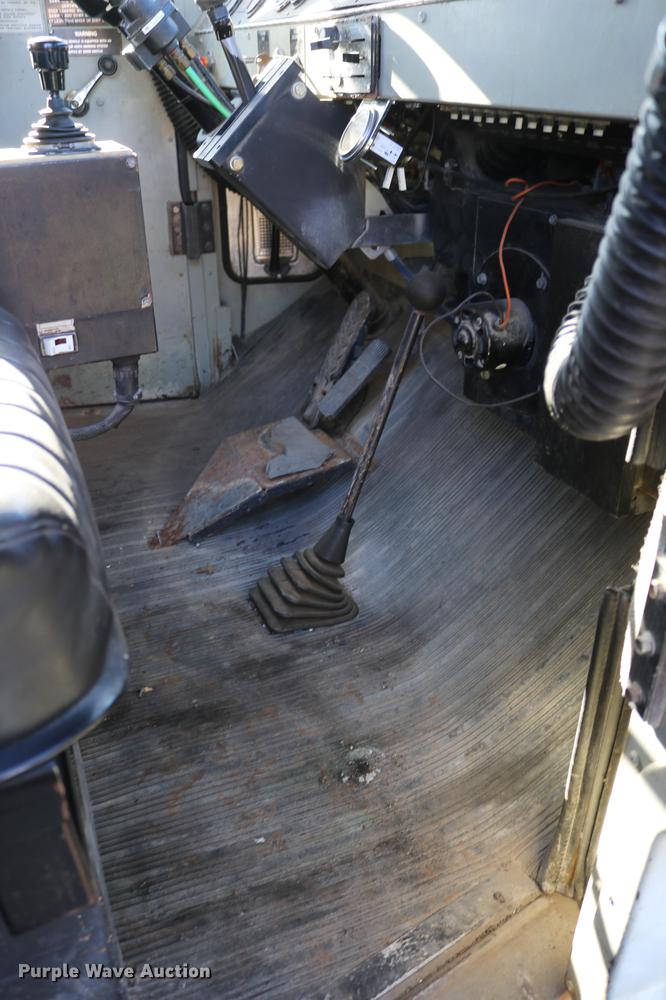 image for item DC3587 1994 Oshkosh PA-2546-4 dump truck