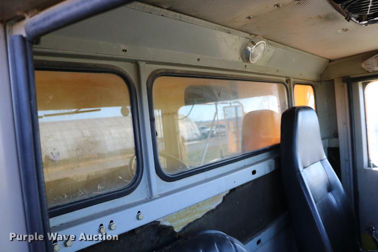 image for item DC3587 1994 Oshkosh PA-2546-4 dump truck